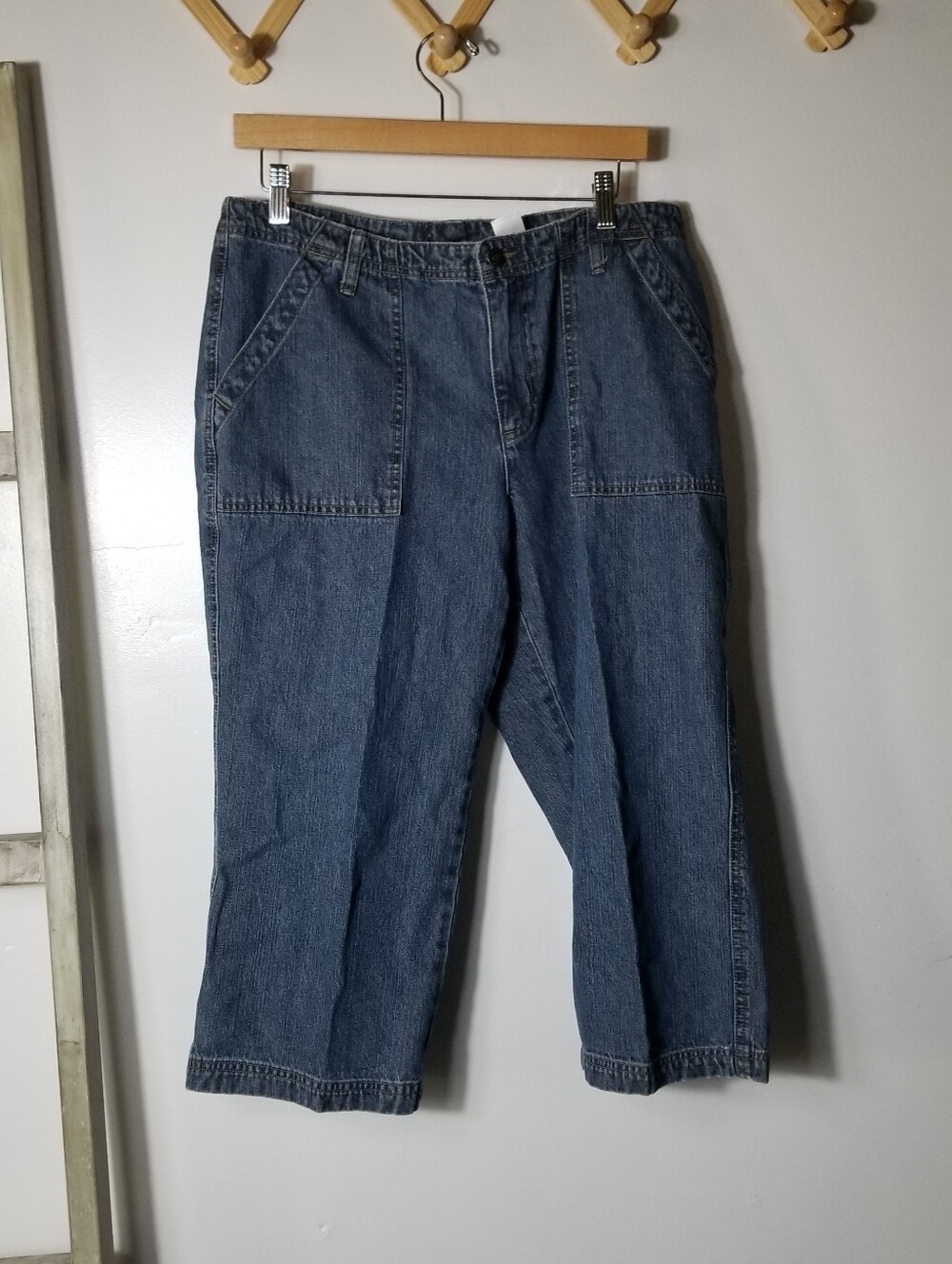 FIRST ISSUE A LIZ CLAIBORNE COMPANY WOMEN'S CAPRIS JEANS SIZE 12